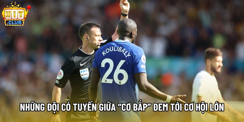 Những đội có tuyến giữa “cơ bắp” thường đem tới cơ hội lớn